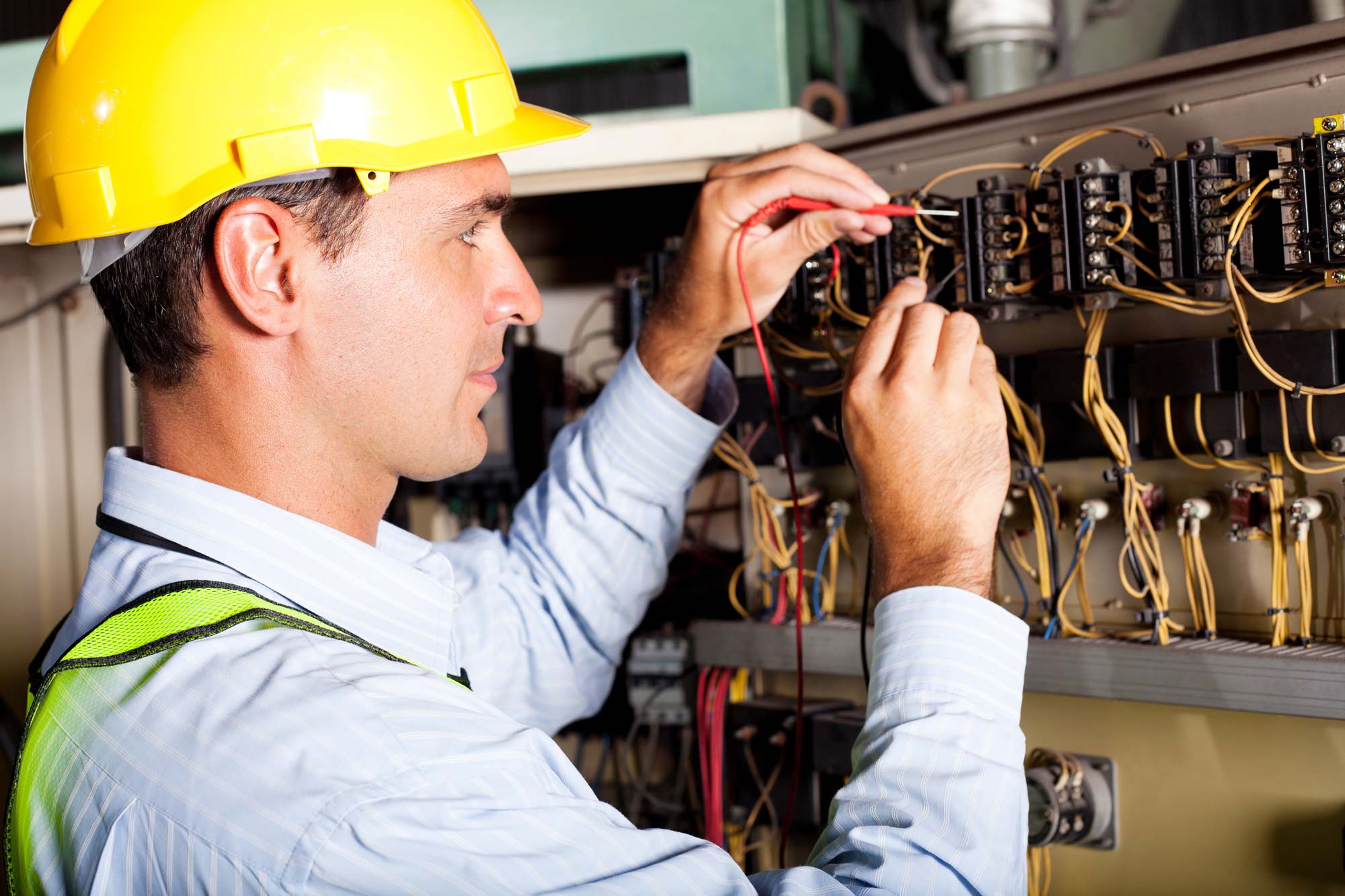 Scopri di più sull'articolo Tecnico Elettricista Esperto